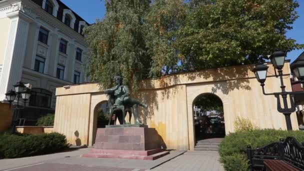 Statue Alexander Sergejewitsch Puschkin. stawropol, russland. — Stockvideo