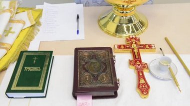 Kilise öznitelikleri kutsama töreni için. Rahip özniteliklerini.