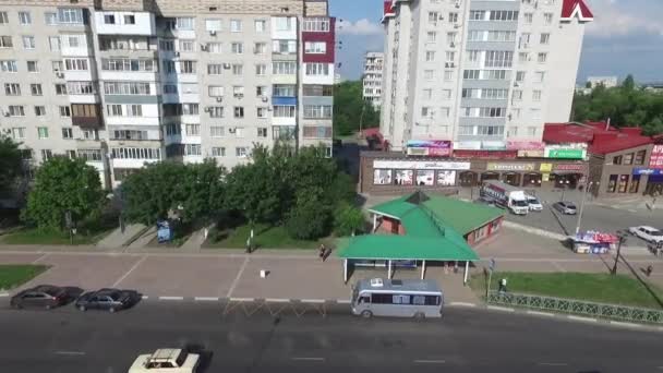 Nevinnomyssk, Ρωσία - Ιουνίου 2018: στον κεντρικό δρόμο. Περιοχής Σταυρούπολης. — Αρχείο Βίντεο