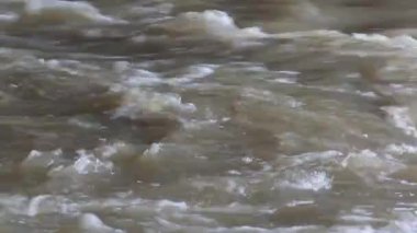 Fırtınalı bahar Nehri yakın çekim, Rusya Federasyonu.