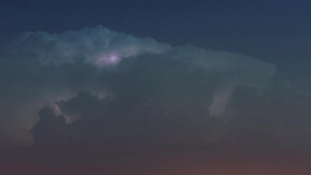 Nuages d'orage la nuit avec éclairs — Video