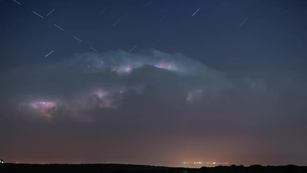 Nubi temporalesche di notte con fulmini — Video Stock
