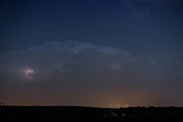 Fulmine Lampeggia Cielo Durante Forte Temporale — Foto Stock