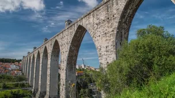 Das Aquädukt aguas livres portugiesisch: aqueduto das aguas livres "Aquädukt des freien Wassers" ist ein historisches Aquädukt in der Stadt Lissabon, Portugal — Stockvideo