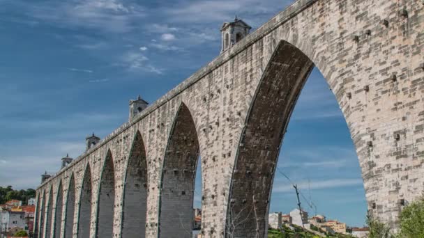 Akvedukt Aguas Livres portugisen: Aqueduto das Aguas Livres ”akvedukt av the fritt vatten” är en historisk akvedukt i staden Lissabon, Portugal — Stockvideo