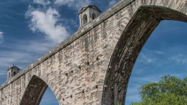 Akvedukt Aguas Livres portugisen: Aqueduto das Aguas Livres ”akvedukt av the fritt vatten” är en historisk akvedukt i staden Lissabon, Portugal — Stockvideo
