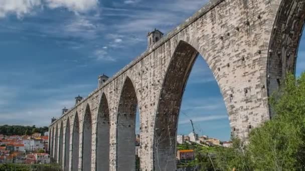 Das Aquädukt aguas livres portugiesisch: aqueduto das aguas livres "Aquädukt des freien Wassers" ist ein historisches Aquädukt in der Stadt Lissabon, Portugal — Stockvideo