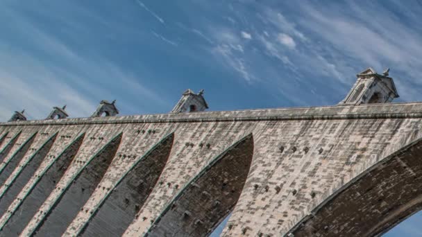 L'Acquedotto Aguas Livres Portoghese: Aqueduto das Aguas Livres "Acquedotto delle Acque Libere" è uno storico acquedotto della città di Lisbona, Portogallo — Video Stock