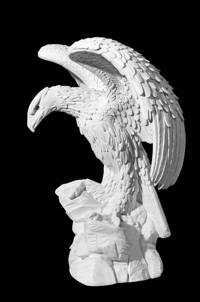 黑色背景上的老鹰雕像 — 图库照片