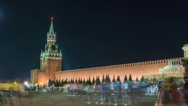 Moszkva Vörös tér, a Lenin mauzóleum és az orosz kormány épület éjszakai látképe — Stock videók