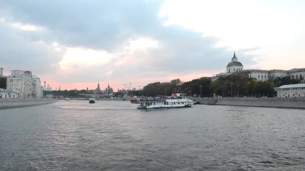 Cruise Ship Segel Moskva Floden Moskva City Center Populär Plats — Stockvideo