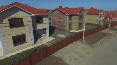 yeni yazlık köyü banliyösü olan büyük bir şehir