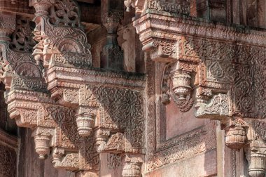 Agra kırmızı kale, Unesco Dünya Mirası sit alanı ve en büyük turist birini vurgular, Taj Mahal sadece 2 km