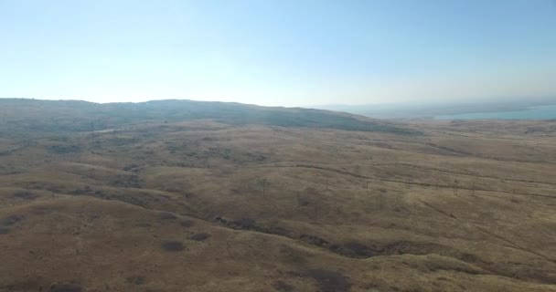 Stavropol táj, a hegyekre és a tóra. Oroszország. — Stock videók