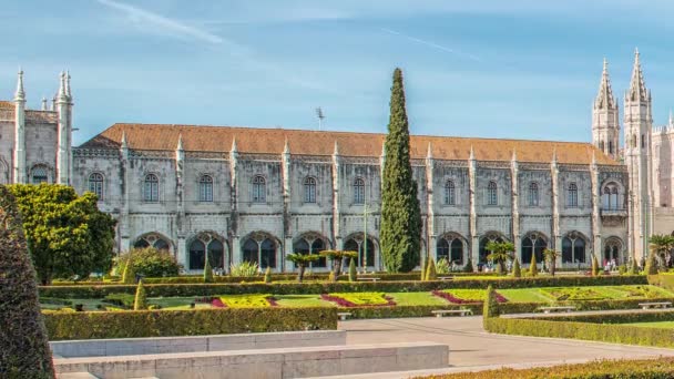 Mosteiro dos Jerónimos, situado en el distrito de Belem de Lisboa, Portugal . — Vídeo de stock