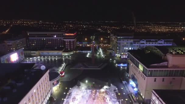 Stavropol zentralen Straße Abend im Winter. — Stockvideo