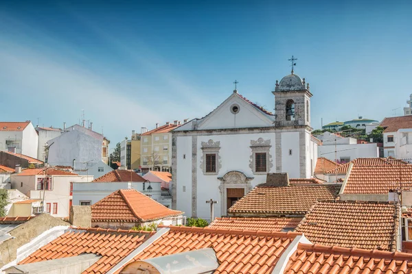 Katedrála v Odivelas, Portugalsko. Krásný výhled na město. Lisabonský okruh. — Stock fotografie