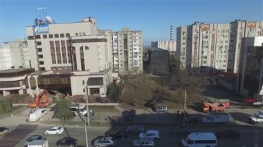 Şehir merkezi, arabalı cadde. Rusya, Stavropol.