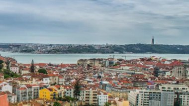 Lizbon, Portekiz Sao Jorge Kalesi 'ne doğru ufuk çizgisi.