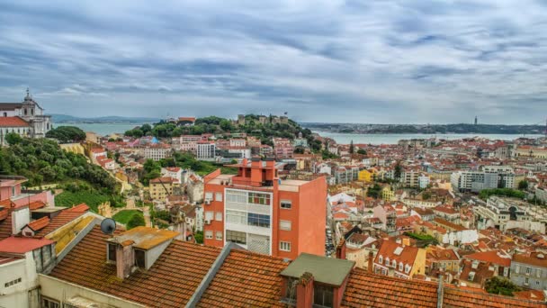 Lisbon, Portugal mengarah ke Kastil Sao Jorge. — Stok Video