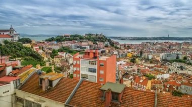 Lizbon, Portekiz Sao Jorge Kalesi 'ne doğru ufuk çizgisi.