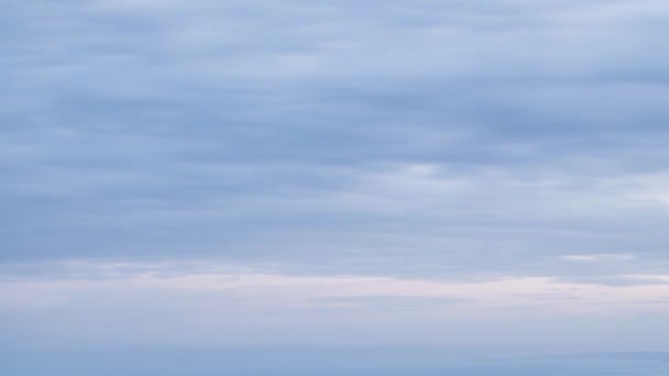 Tempo lapso, céu bonito com nuvens fundo, céu azul com nuvens e sol, nuvens ao nascer do sol. — Vídeo de Stock