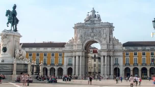 Commerce Square, lengkungan kemenangan Ornate atau Arco da Rua Augusta. Lisbon, Portugal. — Stok Video