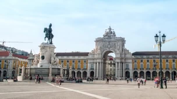 Πλατεία Εμπορίου, περίτεχνη θριαμβευτική αψίδα ή Arco da Rua Augusta. Λισαβόνα, Πορτογαλία. — Αρχείο Βίντεο