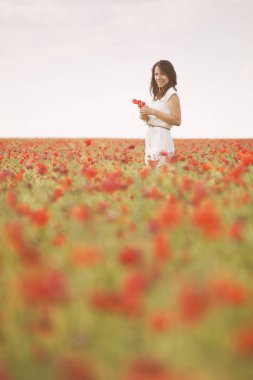 haşhaş alan güzel kadın      