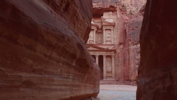 Petra Antika Staden Utsikt Över Treasury Från Som Siq Gorge — Stockvideo