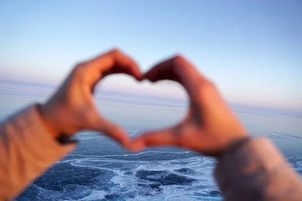 Corazón en forma de mano —  Fotos de Stock