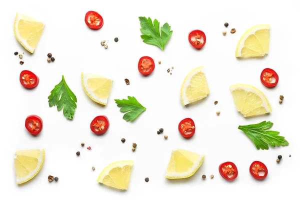 Pattern Lemon Pieces Spices White Background Top View — Stock Photo, Image
