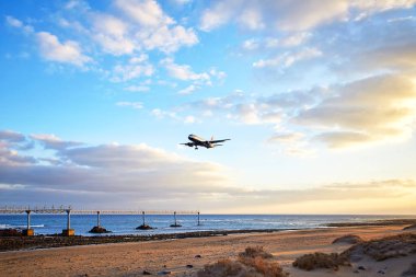 Lanzarote, İspanya - 03 Aralık 2017: Lanzarote Adası, Kanarya Adaları'nda indi British Airways uçak, yatay