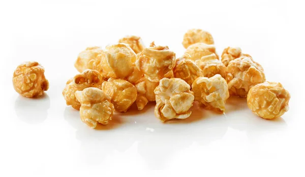 Karamell Popcorn Izolált Fehér Alapon — Stock Fotó