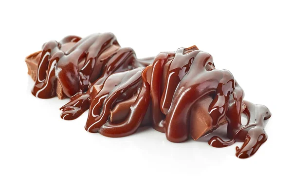 Молочні Шоколадні Шматочки Покриті Розтопленим Шоколадом Ізольовані Білому Тлі — стокове фото