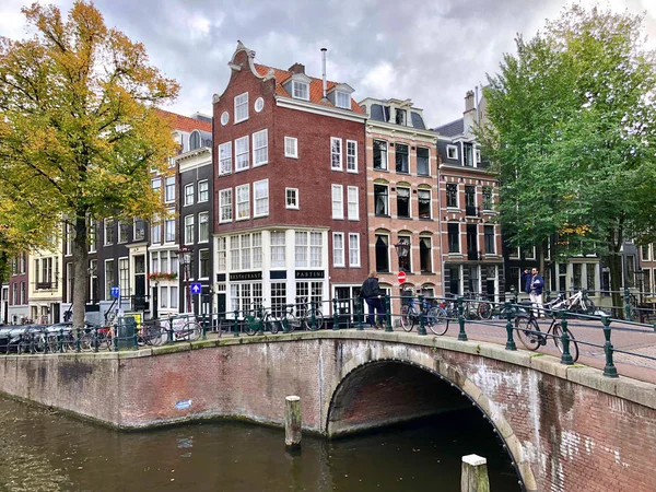 Ámsterdam Países Bajos Octubre 2018 Vista Otoño Del Antiguo Canal — Foto de Stock