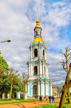 Saint Petersburg, Rusya - 24 Haziran 2017: Çan kulesi, Aziz Nikolaos deniz Katedrali, Batı kesiminde, Saint Petersburg'un merkezinde büyük bir Barok Ortodoks katedrali