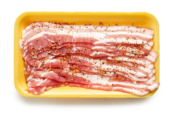 Sárga Műanyag Tálca Csípős Reggeli Bacon Elszigetelt Fehér Background Felülnézet — Stock Fotó