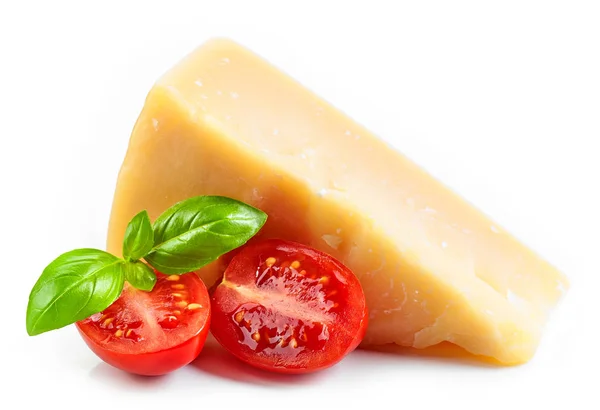 Sýrem, bazalkou a rajčaty — Stock fotografie