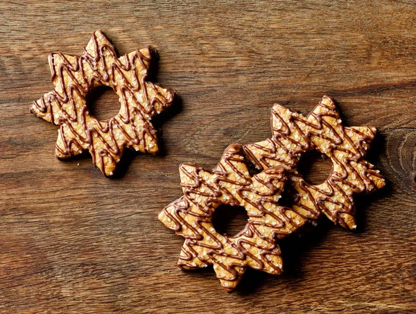 Biscoitos de Natal decorados com chocolate — Fotografia de Stock