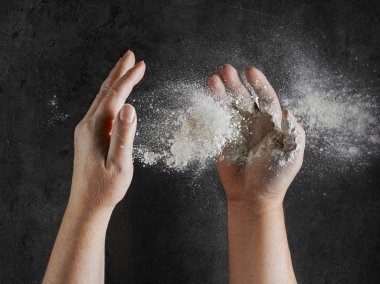 un hareket elleriyle Baker