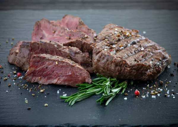 Carne de filé de carne grelhada — Fotografia de Stock