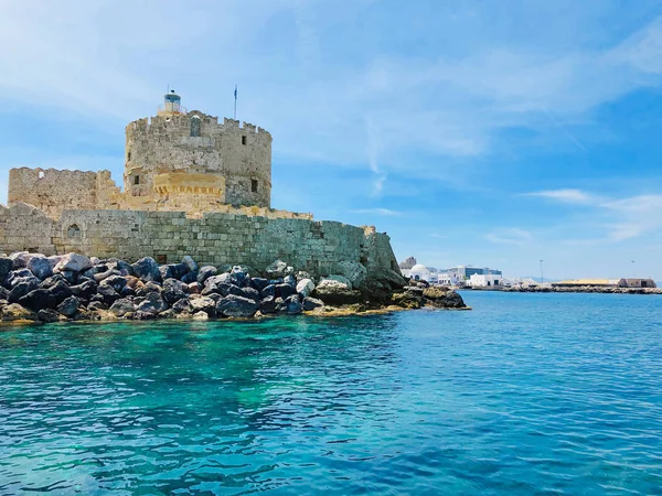 Cetatea Agios Nikolaos de pe portul Mandraki din Rodos, Greec — Fotografie, imagine de stoc