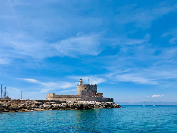 Fortezza di Agios Nikolaos sul porto Mandraki di Rodi, Grecia — Foto Stock