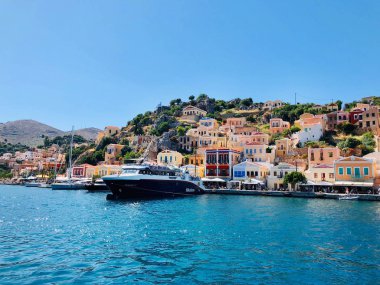 Symi adasının güzel görünümü