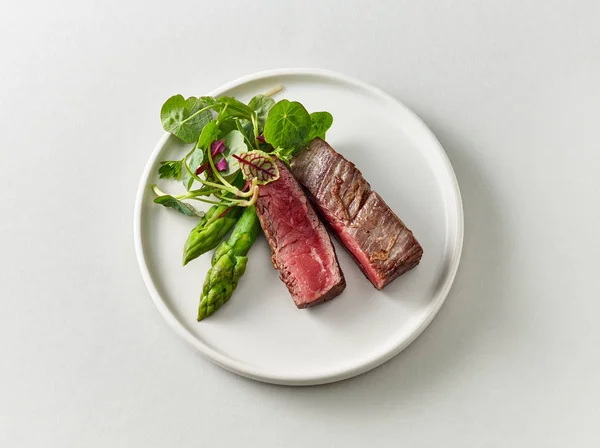 Plate of beef wagyu steak meat with herbs and asparagus — Stock Photo, Image