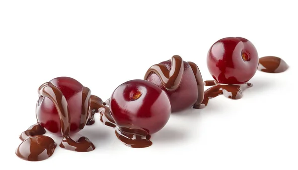 Cerezas agrias cubiertas con chocolate derretido — Foto de Stock