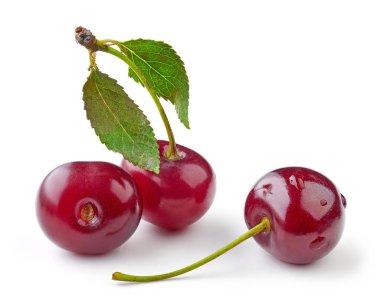 Beyaz arka planda taze kirazlar