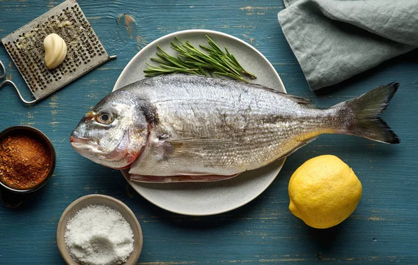 Frischer roher Fisch — Stockfoto