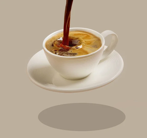 Tazza Levitante Caffè Sfondo Marrone — Foto Stock